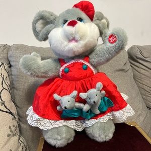 adorable Christmas-themed plush toy features a mother mouse with her two babies
